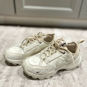 Nike Women’s Cream/Off-White Athletic Sneakers 5.5